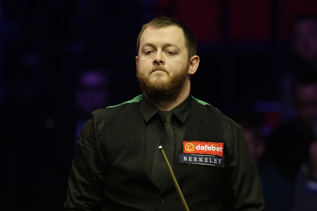 场的气氛微 场的气氛微